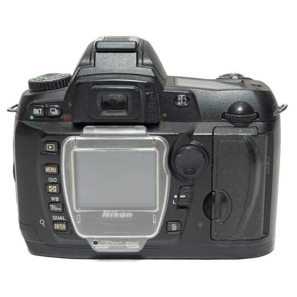 Nikon D70 6.1MP Digital SLR Camera Body With Accessories - Picture 4 of 15